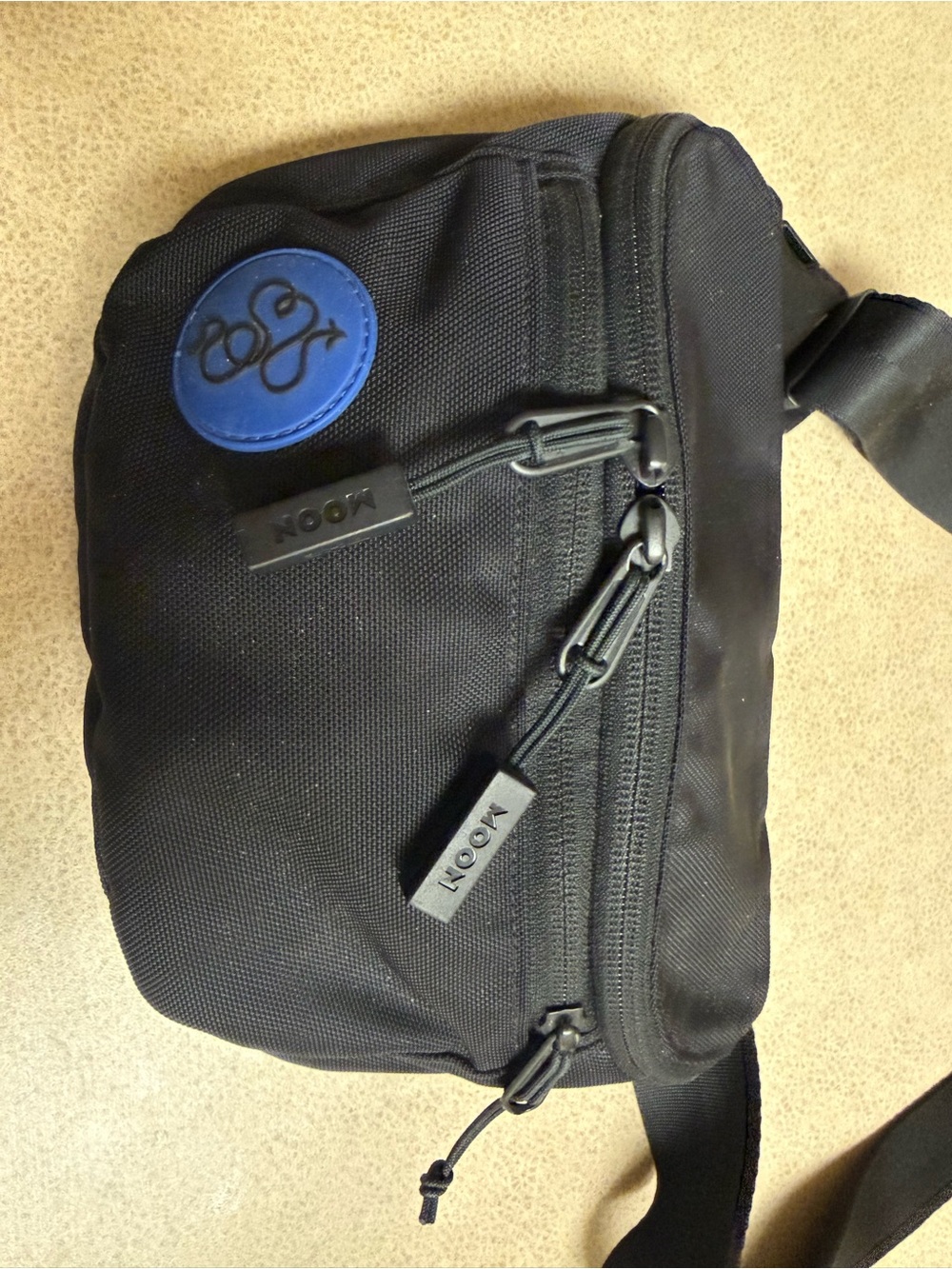 BABOON TO THE MOON Fannypack (3L) In Black - Picture 2 of 4